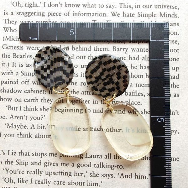 画像3: ハンドメイド　大ぶり　モノトーン系　軽量　ピアス (3)