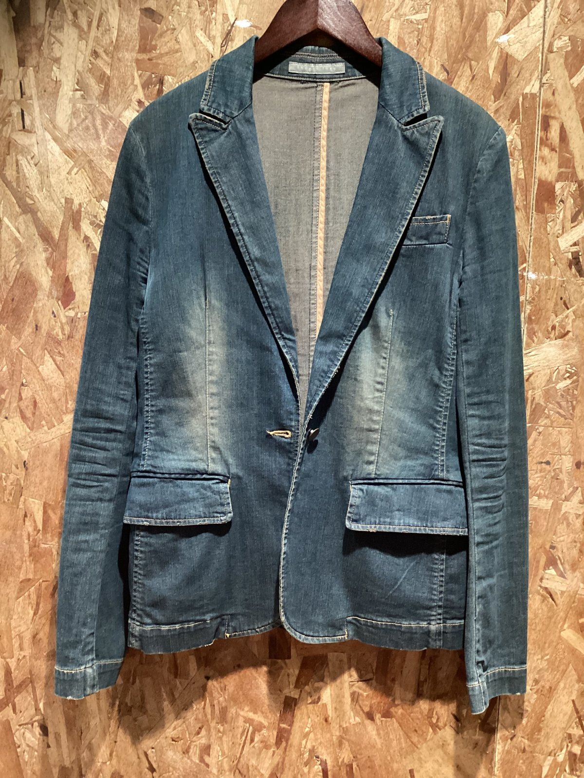 セオリーリュクス　theory luxe　スタイルよく見える　色落ち加工済み　デニムジャケット