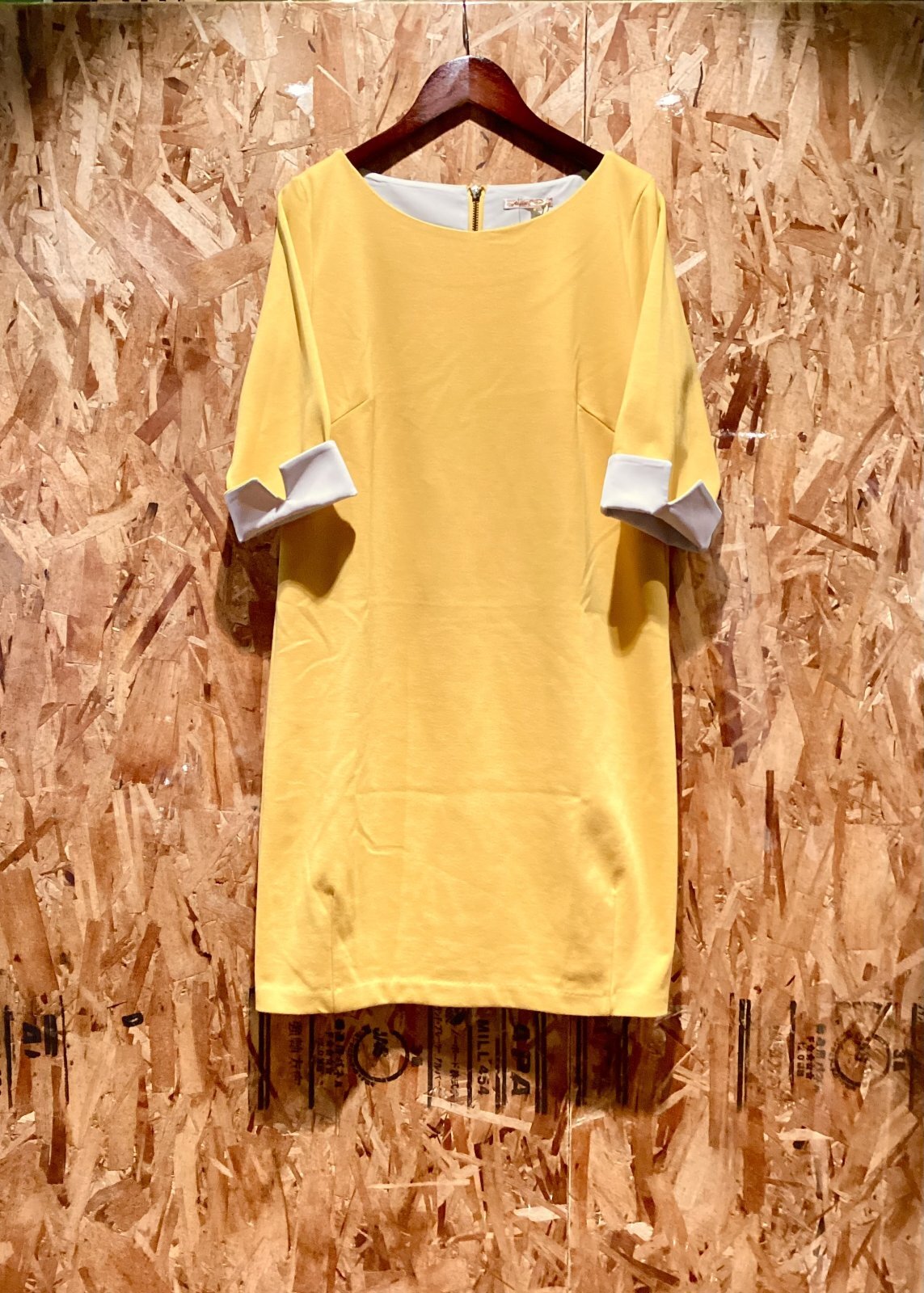 綺麗な黄色　イエロー　かわいい　シンプル　コクーン　ワンピース